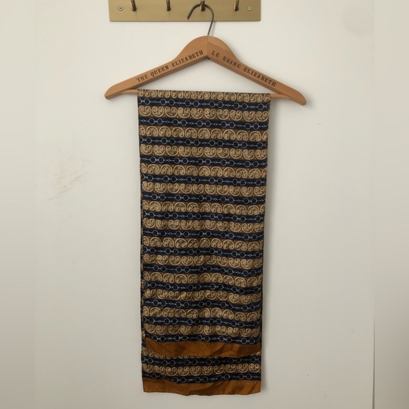 Vintage Satin Effect Printed Scarf - Picture 2 of 4